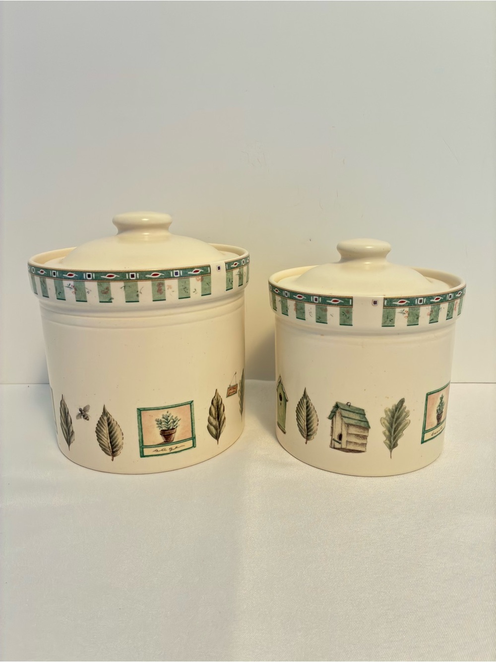Pfaltzgraff Naturewood #503 #504 Stoneware Canisters With Lids Set of 2